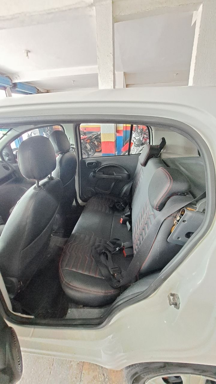 FIAT UNO 1.0 VIVACE BANCO TRASEIRO